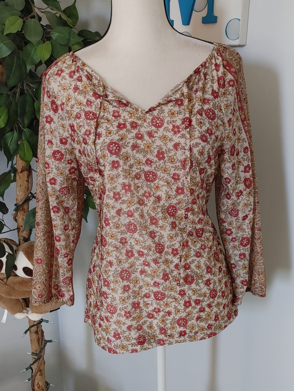 1970s Peasant Blouse in Cream and Red 11/12